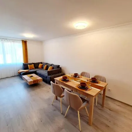 Hungary Homes Apartmán *