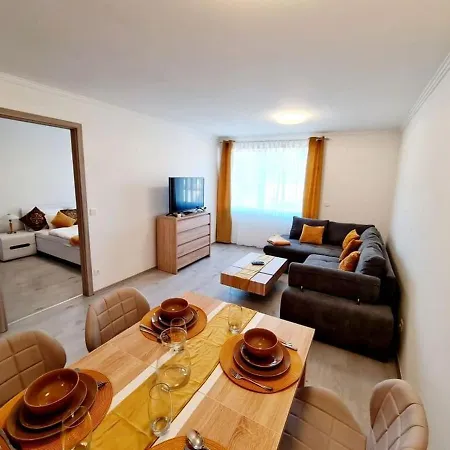 Hungary Homes Apartmán *